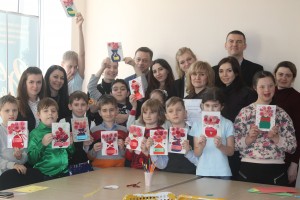 СОТРУДНИКИ КОМПАНИИ «КАРГИЛЛ» ПОМОГЛИ СДЕЛАТЬ ПОДОПЕЧНЫМ ПОДАРКИ ДЛЯ ИХ МАМ