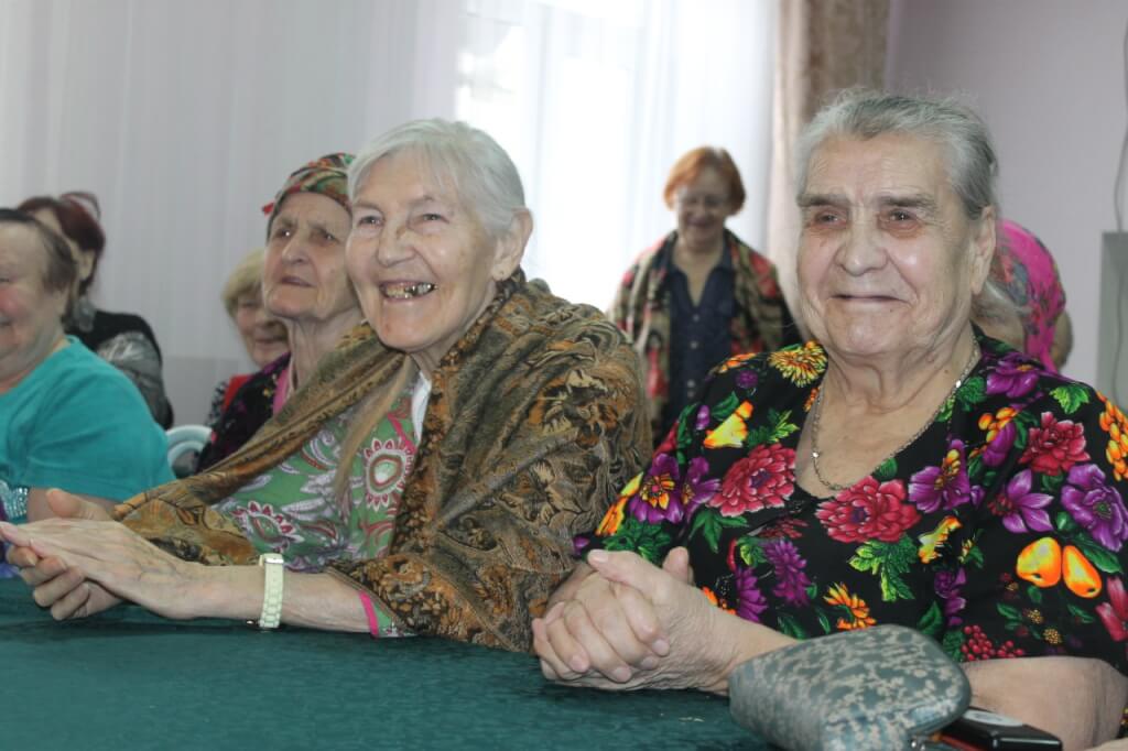 Заставка для - Ежемесячно: Старость в радость